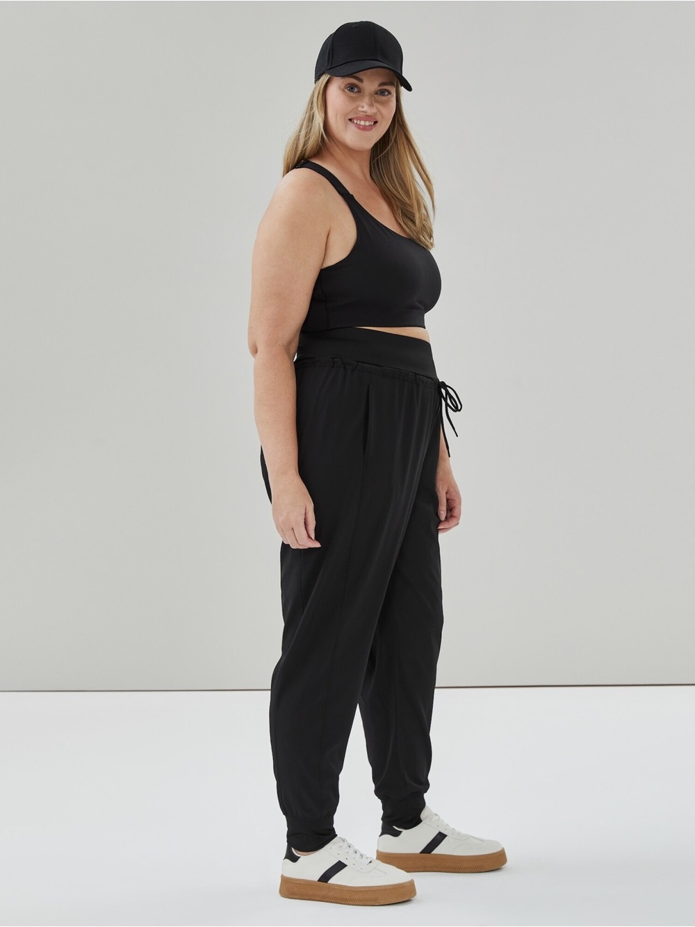 Joe Fresh NWT Women+ City Jogger in Black Size Medium